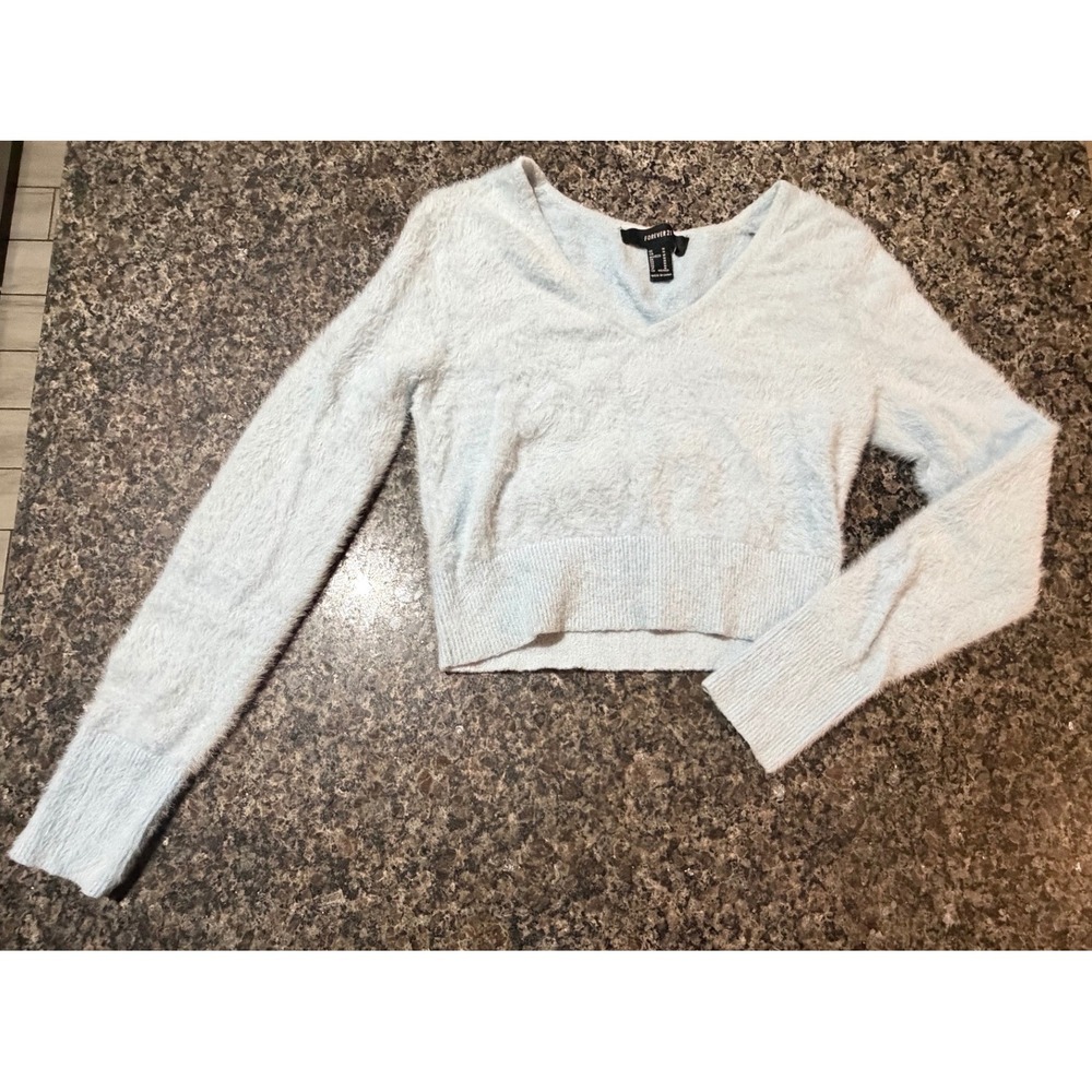 Forever 21‎ Womens Light Blue Fuzzy Cropped V-Neck Sweater Size Medium